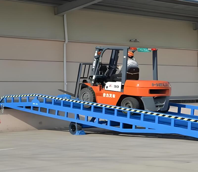 平昌移动式卸货平台（叉车用）